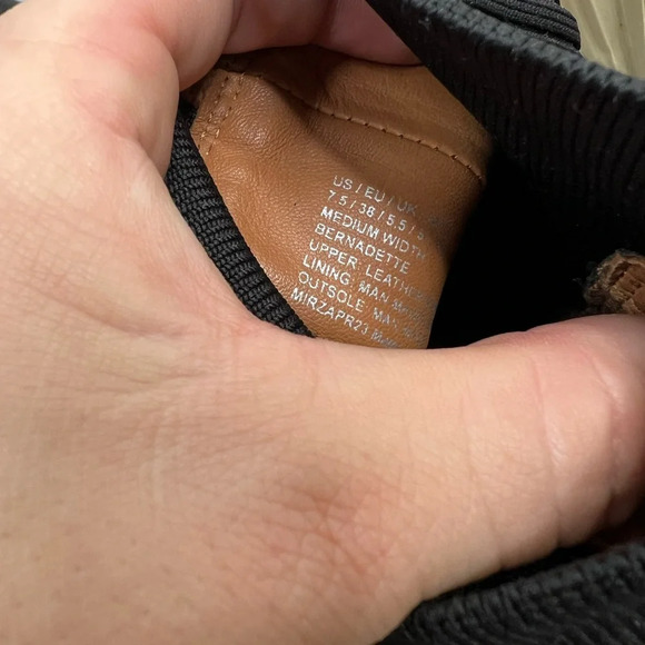 Gentle Souls Women's Bernadette Chelsea Leather Bootie Black Size 7.5 Ankle Boot - Picture 10 of 13